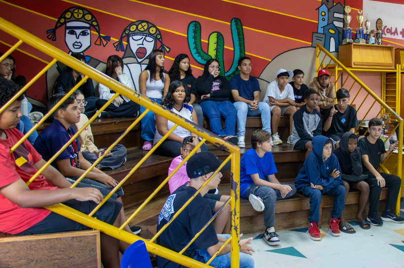 PROJETO ‘MARIA DA PENHA NAS ESCOLAS’ PROMOVE DIÁLOGO SOBRE RESPEITO E PREVENÇÃO À VIOLÊNCIA EM JAGUARIÚNA