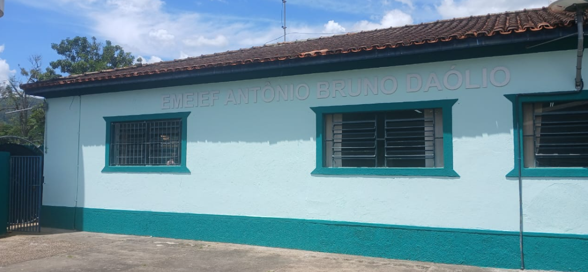 Prefeitura realiza pintura na Escola Municipal Antônio Bruno Daólio