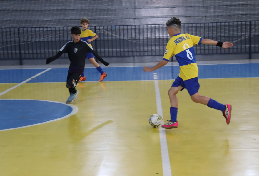 Prefeitura oferece aulas esportivas gratuitas para crianças, jovens e terceira idade