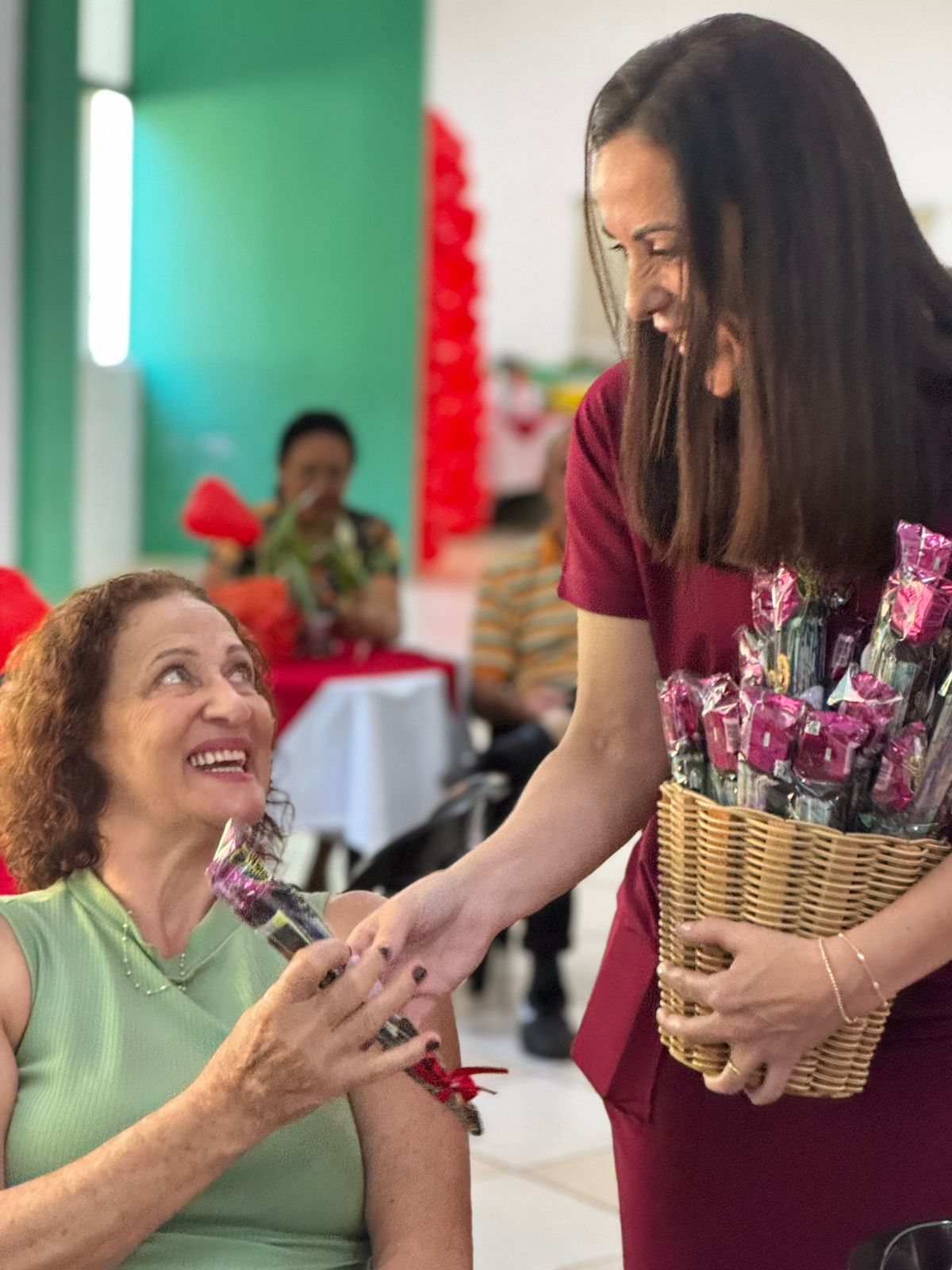 Centro Múltiplo do Idoso promove homenagem especial de Dia das Mães para grupo da terceira idade