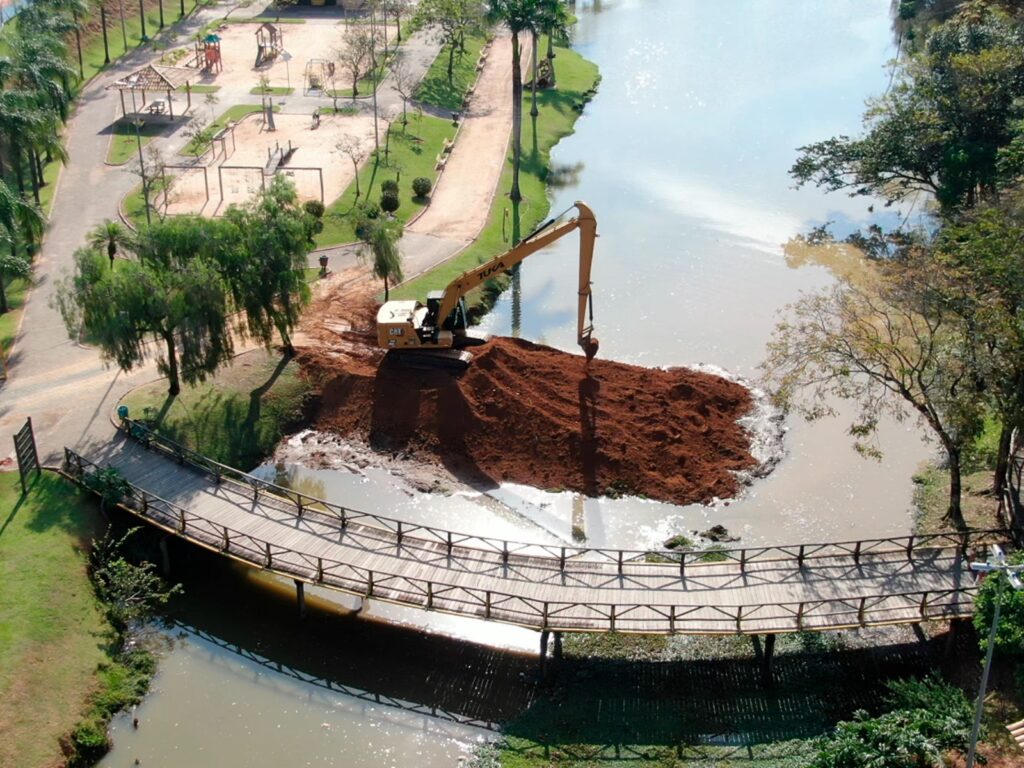 JAGUARIÚNA INICIA REVITALIZAÇÃO DO PARQUE DOS LAGOS E DESASSOREAMENTO DAS LAGOAS