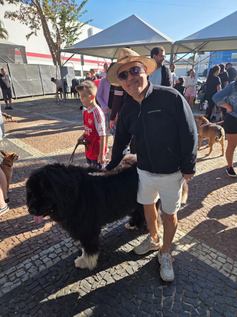 2ª Cãominhada de Amparo reúne mais de 110 cães e arrecada mais de 100 quilos de ração