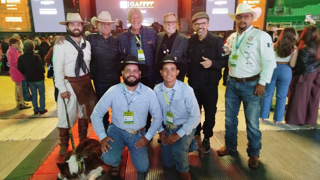 Os Independentes divulgam Barretos 2027 no GAFFFF com música, catira e homenagem ao Berranteiro das Américas