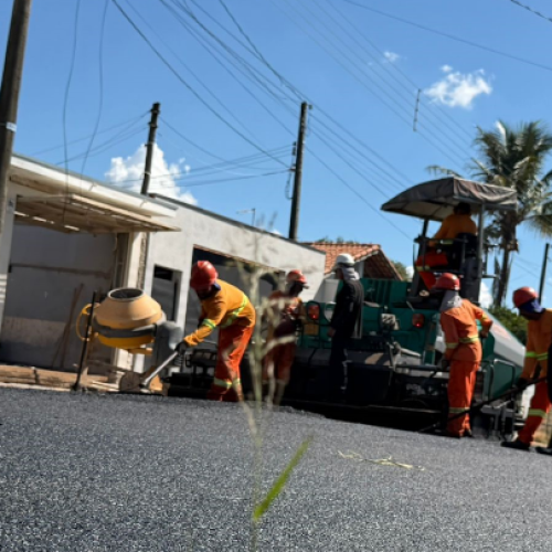 Prefeitura inicia recapeamento e sinalização viária em ruas dos bairros Pedra Branca e Maria Helena