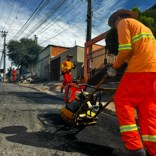 Prefeitura inicia nova etapa da Operação Tapa-Buraco no Bela Vista com aplicação de 25 toneladas de massa asfáltica