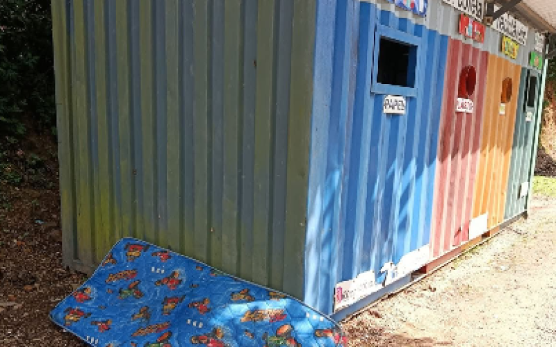 Prefeitura orienta sobre o descarte de materiais recicláveis no container municipal