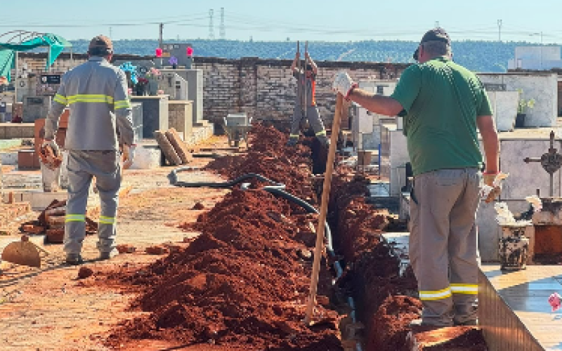 Prefeitura inicia obra que garantirá 100% de iluminação no Cemitério Municipal