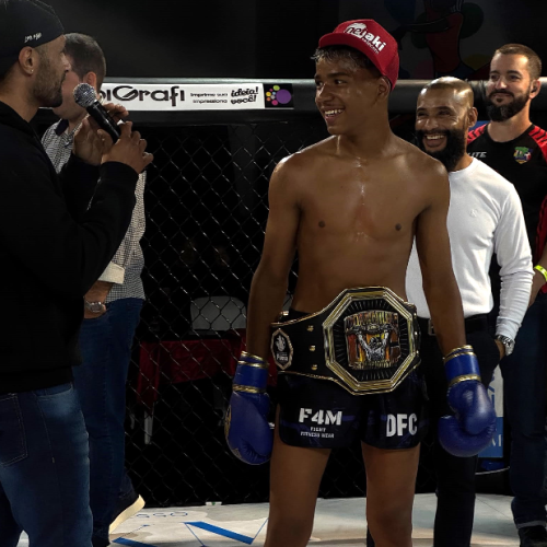 Competição de artes marciais reúne atletas de três países e mais de mil espectadores