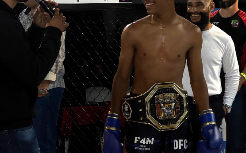 Competição de artes marciais reúne atletas de três países e mais de mil espectadores
