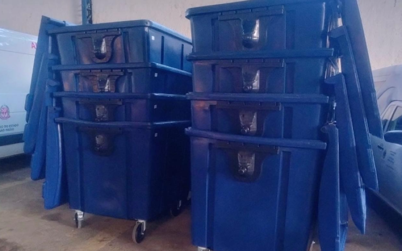 Prefeitura adquire lixeiras tipo containers para reforçar a limpeza urbana