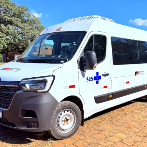 JAGUARIÚNA RECEBE NOVA VAN PARA REFORÇAR O TRANSPORTE DE PACIENTES