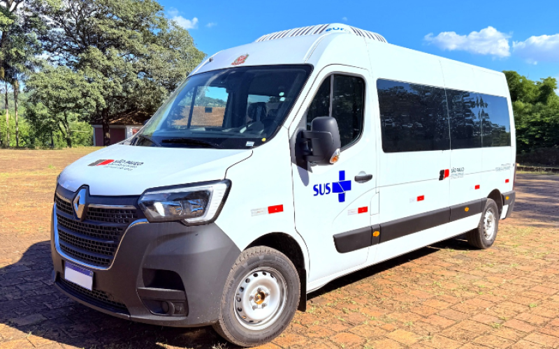 JAGUARIÚNA RECEBE NOVA VAN PARA REFORÇAR O TRANSPORTE DE PACIENTES
