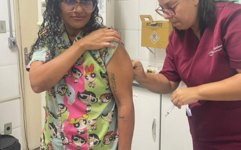 Secretaria de Saúde de Pedreira iniciou a Vacinação contra a Dengue