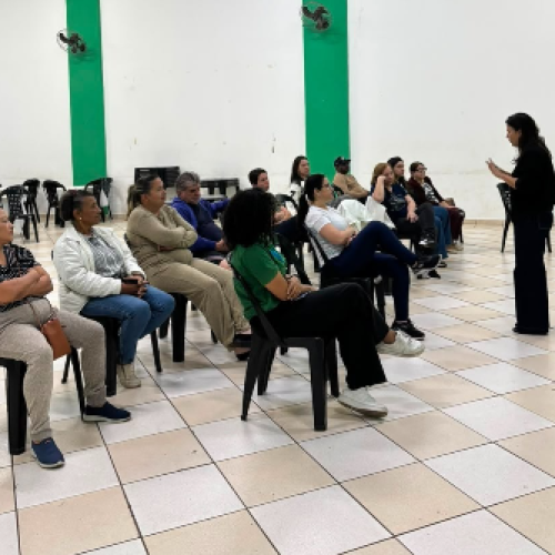 Palestra orienta pequenos empreendedores sobre exposição de produtos e divulgação nas redes sociais