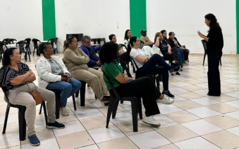 Palestra orienta pequenos empreendedores sobre exposição de produtos e divulgação nas redes sociais