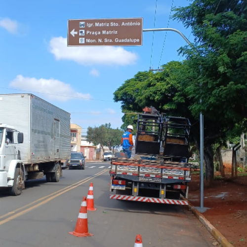 Prefeitura instala placas turísticas e inicia primeira etapa do programa “Uma Cidade de Fé”