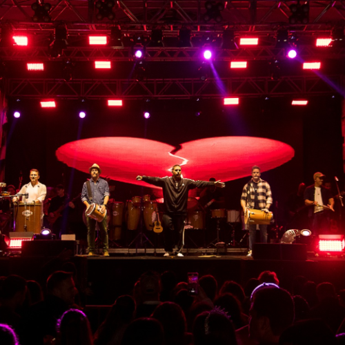 Show do Inimigos da HP reúne mais de 3 mil pessoas no Buracanã durante aniversário de Santo Antônio de Posse