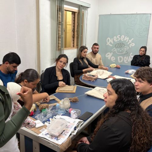 FUNDO SOCIAL PROMOVE ENCONTRO ESPECIAL DO PROJETO PRESENTE DE DEUS COM PARTICIPAÇÃO DOS PAIS