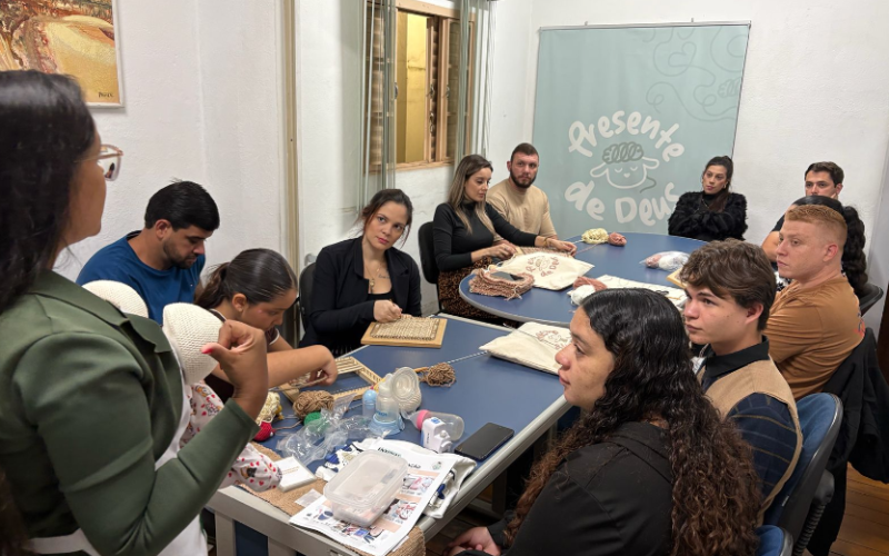 FUNDO SOCIAL PROMOVE ENCONTRO ESPECIAL DO PROJETO PRESENTE DE DEUS COM PARTICIPAÇÃO DOS PAIS