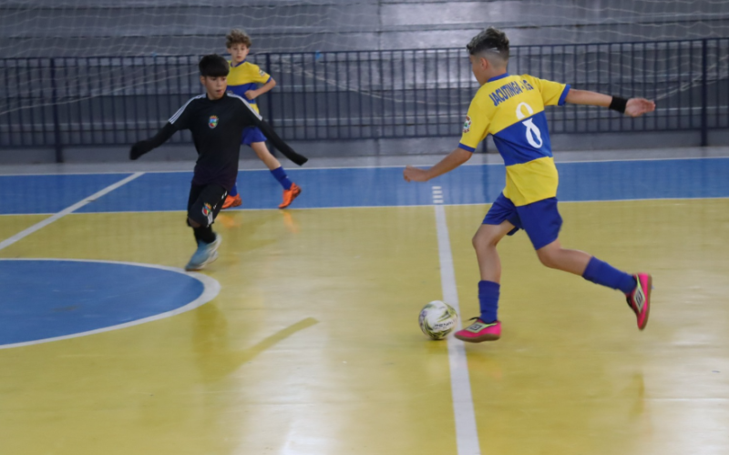 Prefeitura oferece aulas esportivas gratuitas para crianças, jovens e terceira idade