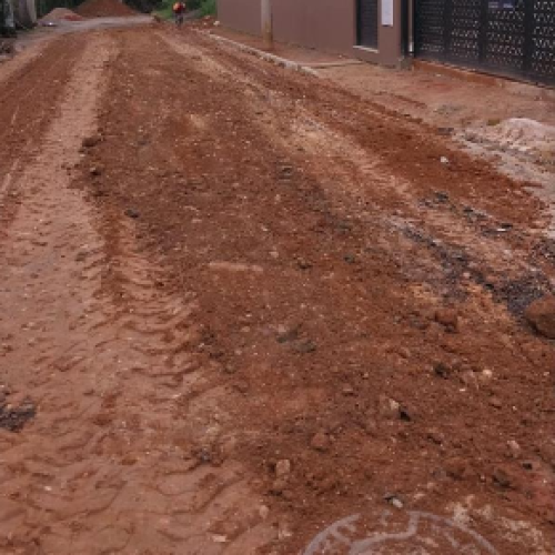 Prefeitura implanta rede de esgoto na Rua Paraíba