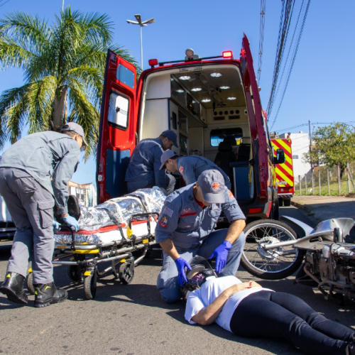 SIMULAÇÃO DE ACIDENTE CHAMA ATENÇÃO PARA SEGURANÇA NO TRÂNSITO