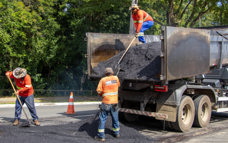 PREFEITURA REALIZA OPERAÇÃO TAPA-BURACOS EM VÁRIOS PONTOS DE JAGUARIÚNA