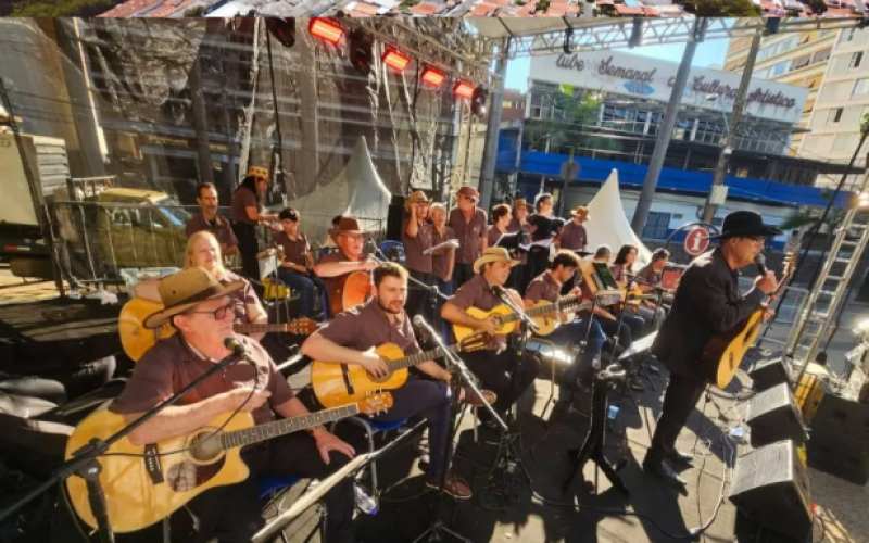 ORQUESTRA DE VIOLEIROS DE PEDREIRA: QUANDO A TRADIÇÃO VIRA POLÍTICA CULTURAL VIVA