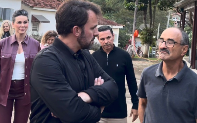 Pedreira recebe ônibus escolar rural e recursos para entidades sociais