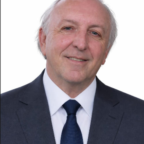 Há de se despertar o “Farol”: um chamado à resistência das letras