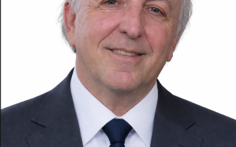 Há de se despertar o “Farol”: um chamado à resistência das letras