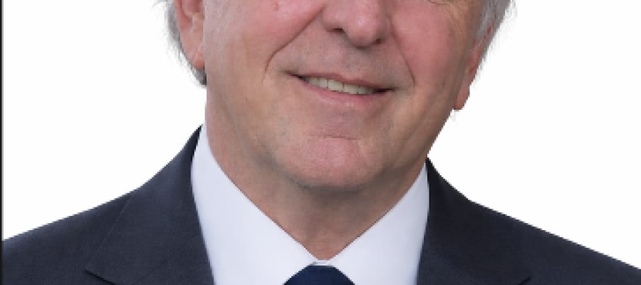 Há de se despertar o “Farol”: um chamado à resistência das letras