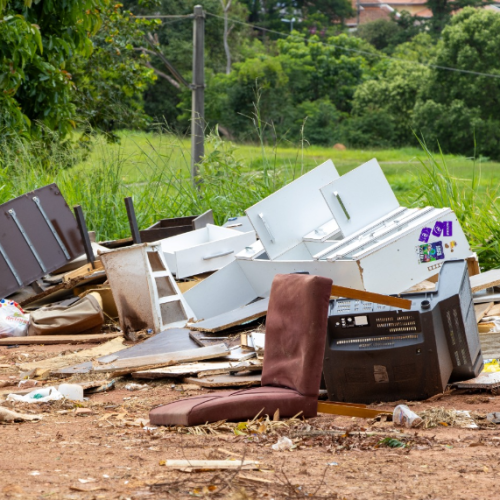 PREFEITURA INTENSIFICA FISCALIZAÇÃO E MULTA DESCARTE IRREGULAR DE LIXO E ENTULHO