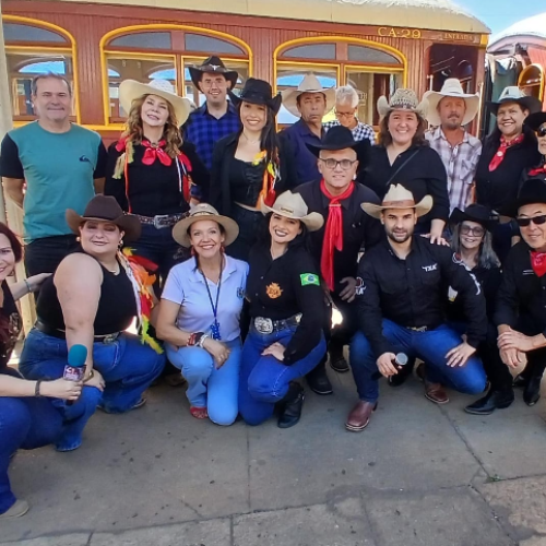 ALUNOS DE DANÇA COUNTRY DA ESCOLA DAS ARTES SE APRESENTAM NO RECEPTIVO DA MARIA FUMAÇA NESTE DOMINGO