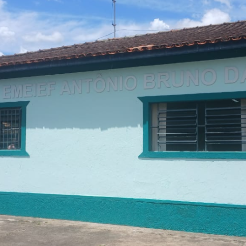 Prefeitura realiza pintura na Escola Municipal Antônio Bruno Daólio