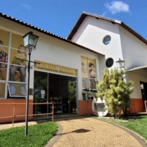 Biblioteca tem programação especial com sessões de cinema e contação de histórias