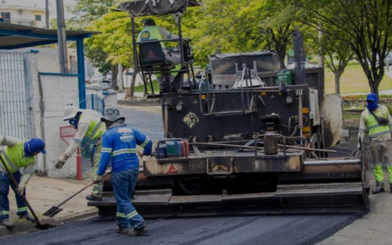 PREFEITURA REALIZA RECAPEAMENTO NA RUA RONDÔNIA