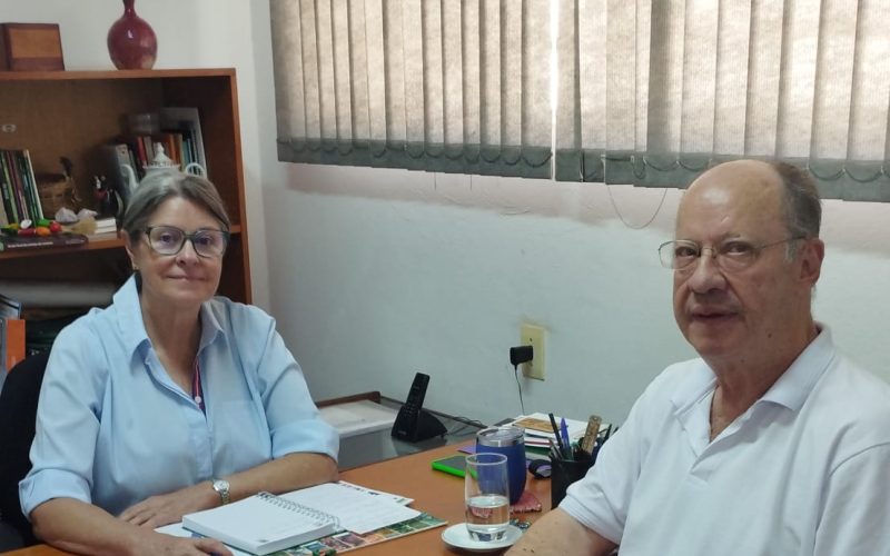 Roseli Vasco de Toledo, Diretora do Sindicato Rural e o Prof. J. Melo durante a apresentação do Projeto