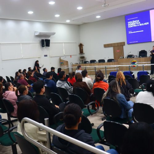 Servidores municipais participam de palestra sobre prevenção à violência contra a mulher e ao assédio