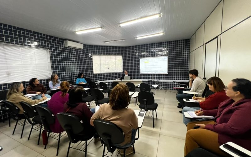 Secretaria de Educação realiza reunião para fortalecer políticas voltadas à Primeira Infância