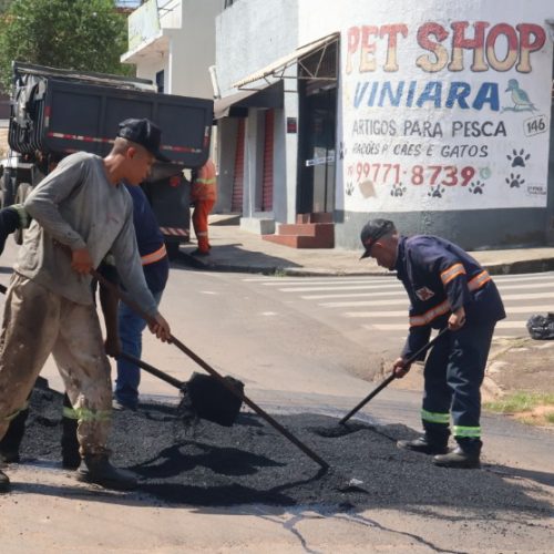 Departamento de trânsito realiza operação emergencial de tapa-buracos e aplica 23 toneladas de asfalto nas vias do município