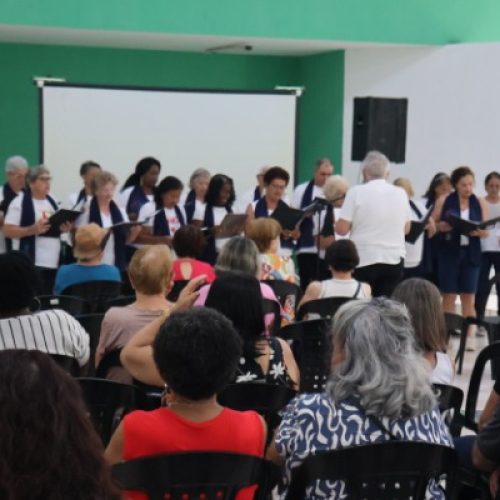 Centro Múltiplo do Idoso promove comemoração para integrantes do Grupo Viver Vale a Pena