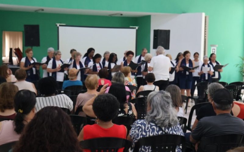 Centro Múltiplo do Idoso promove comemoração para integrantes do Grupo Viver Vale a Pena